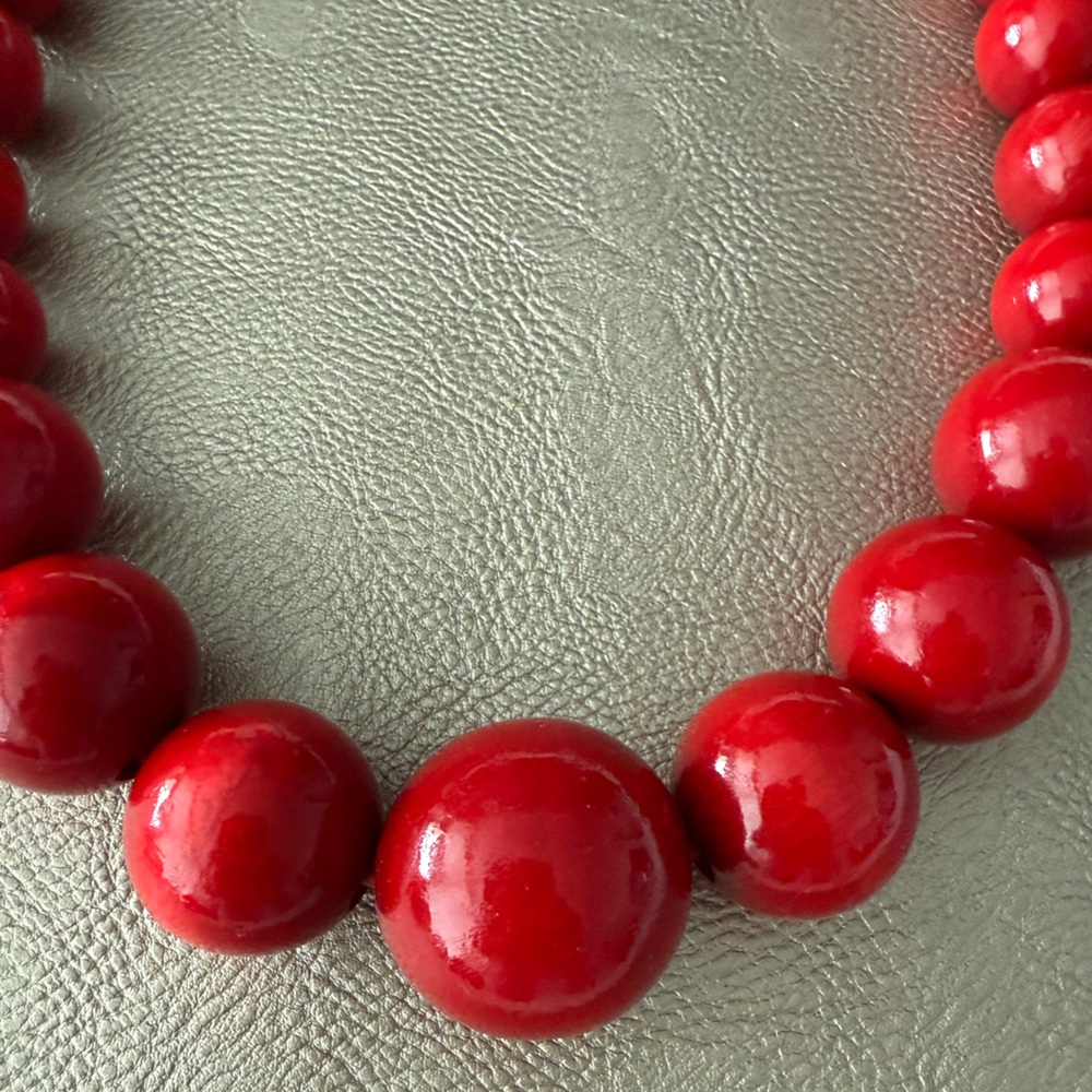 NWOT Elegant Red Wooden Necklace - Picture 5 of 7